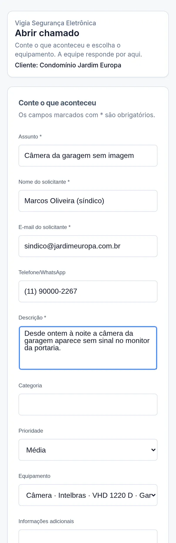 Página pública de abertura de chamado do condomínio com a câmera da garagem selecionada
